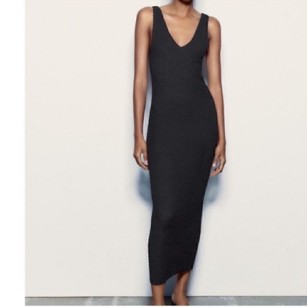Zara Gray Textured Fitted Midi Dress(Size Large)